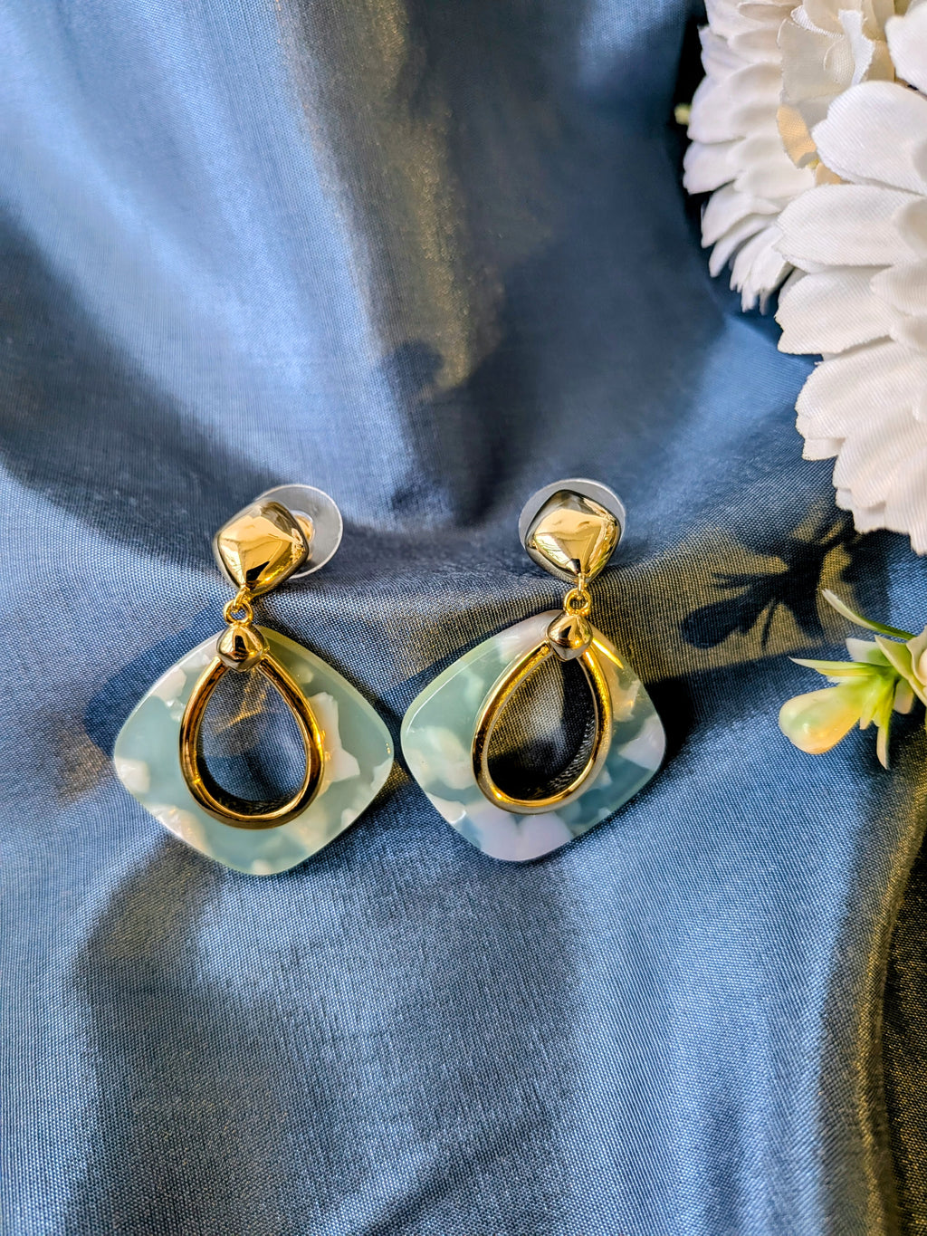 MistDrop Resin Hoops – marbled resin hoops with gold teardrop center