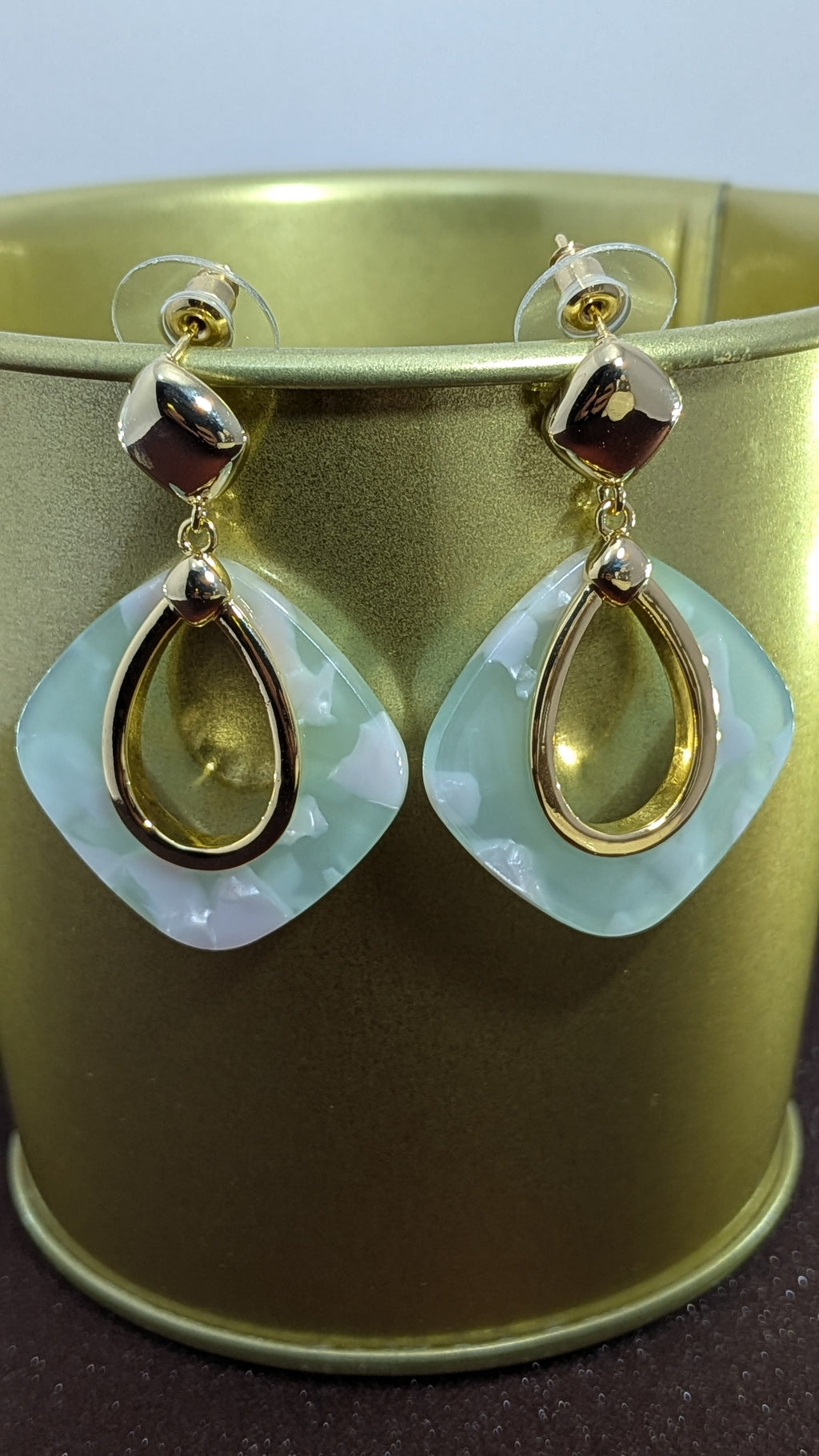 MistDrop Resin Hoops – marbled resin hoops with gold teardrop center