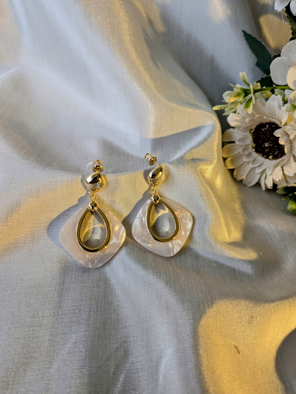 MistDrop Resin Hoops – marbled resin hoops with gold teardrop center