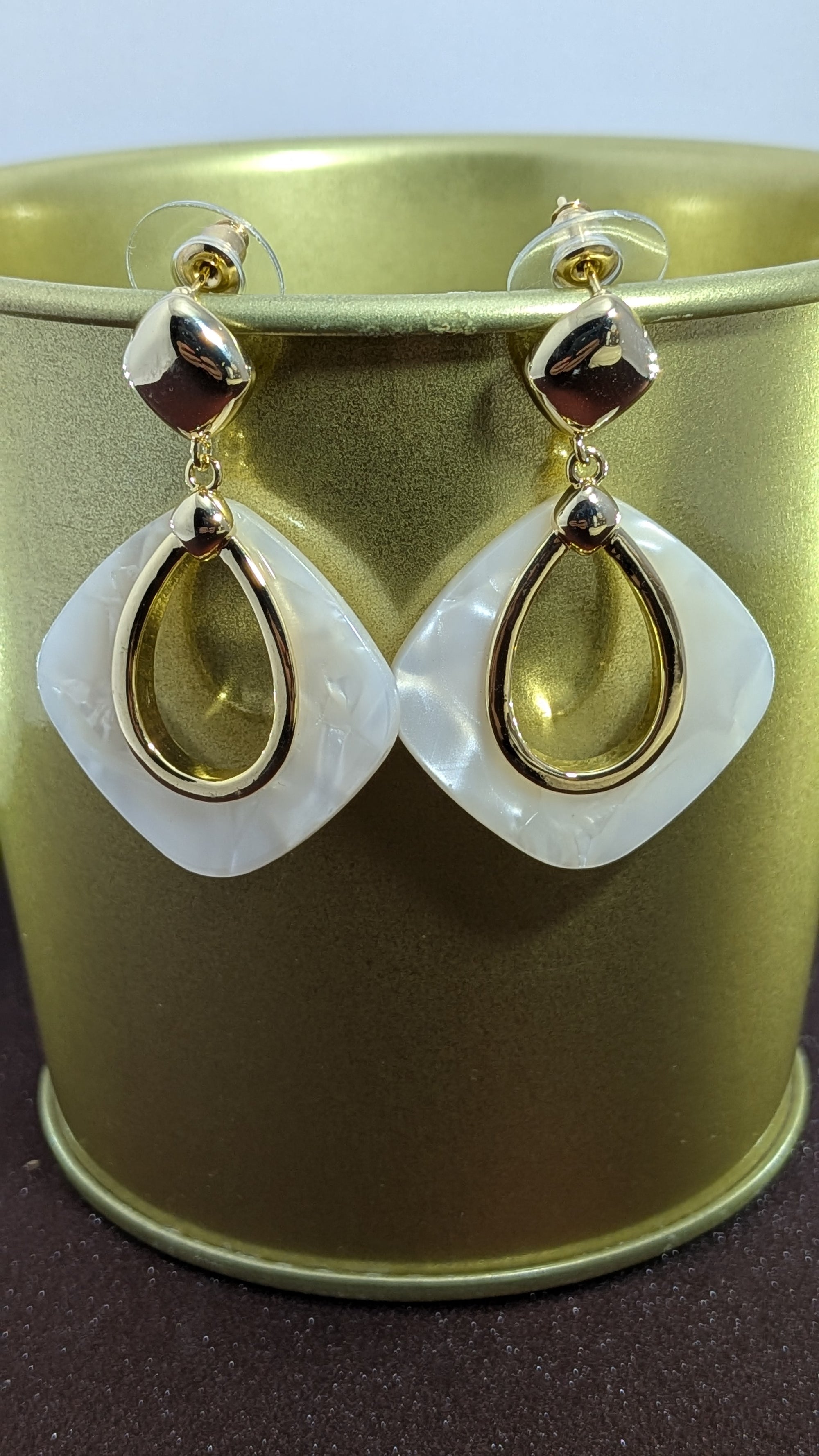 MistDrop Resin Hoops – marbled resin hoops with gold teardrop center
