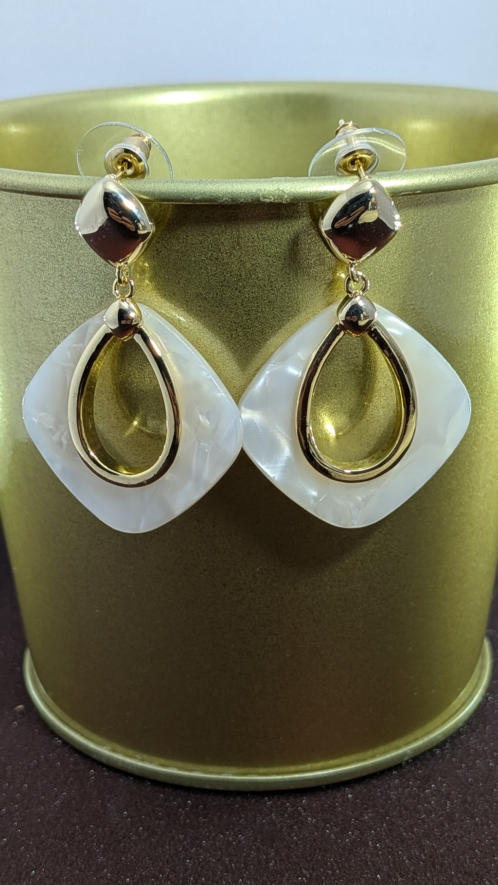 MistDrop Resin Hoops – marbled resin hoops with gold teardrop center