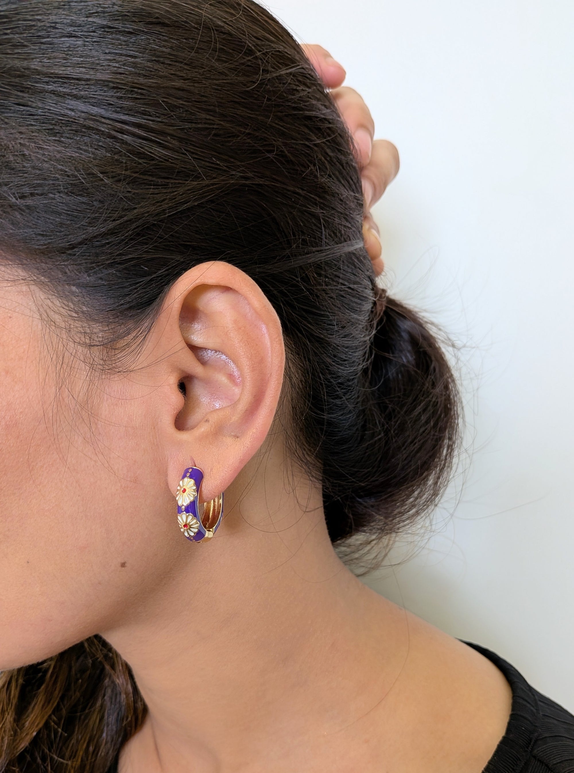 Viola Bloom Huggie Hoops – violet enamel hoops with white daisy and gold details