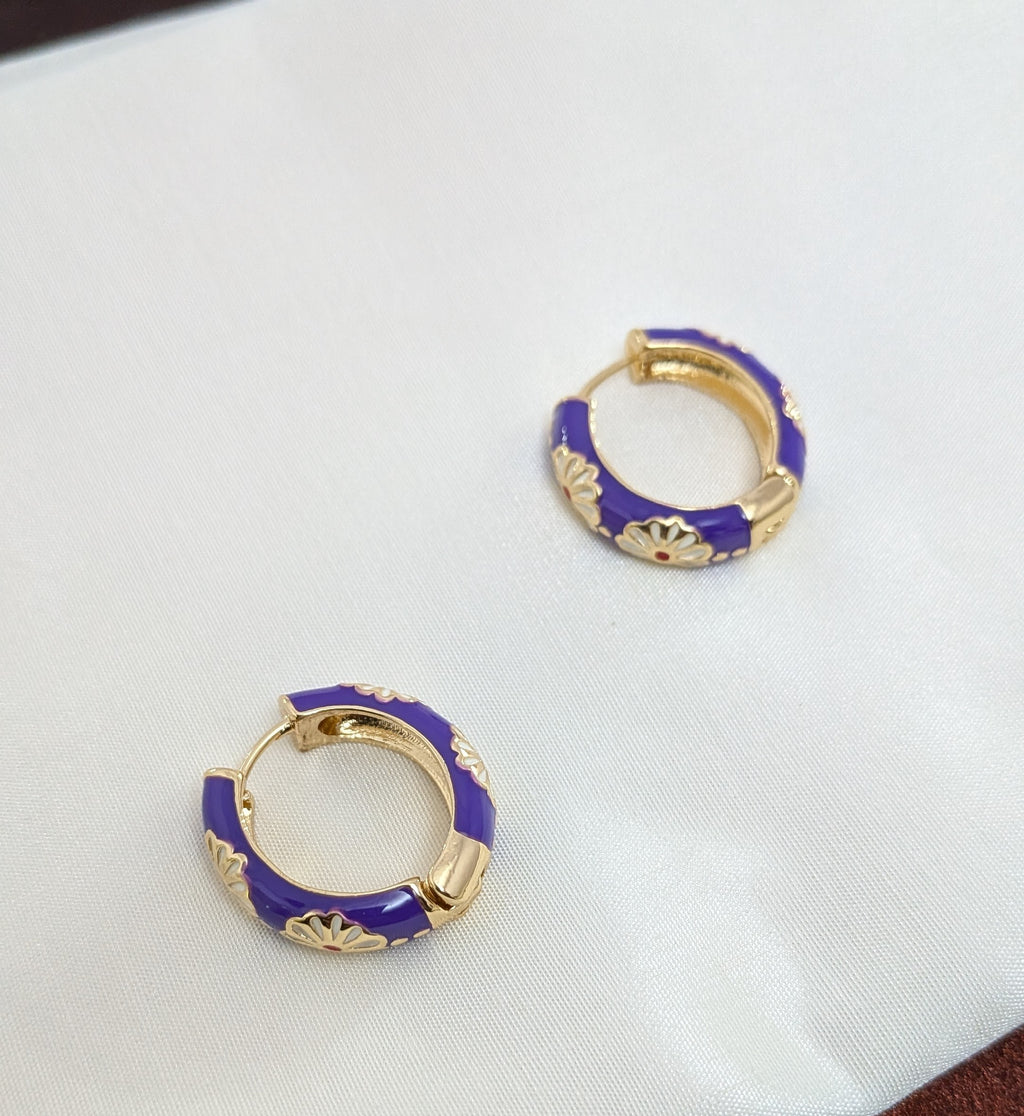 Viola Bloom Huggie Hoops – violet enamel hoops with white daisy and gold details
