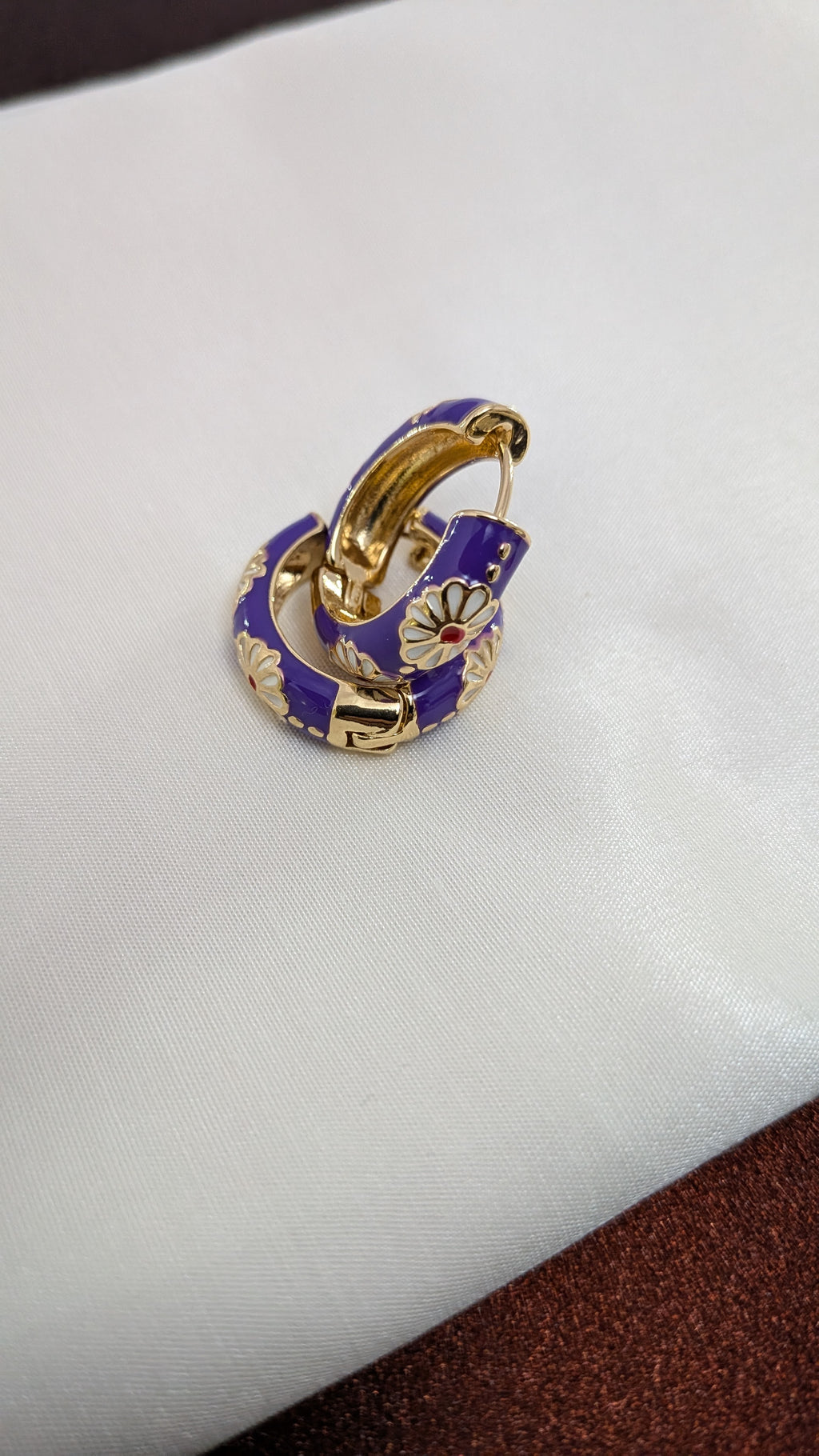 Viola Bloom Huggie Hoops – violet enamel hoops with white daisy and gold details