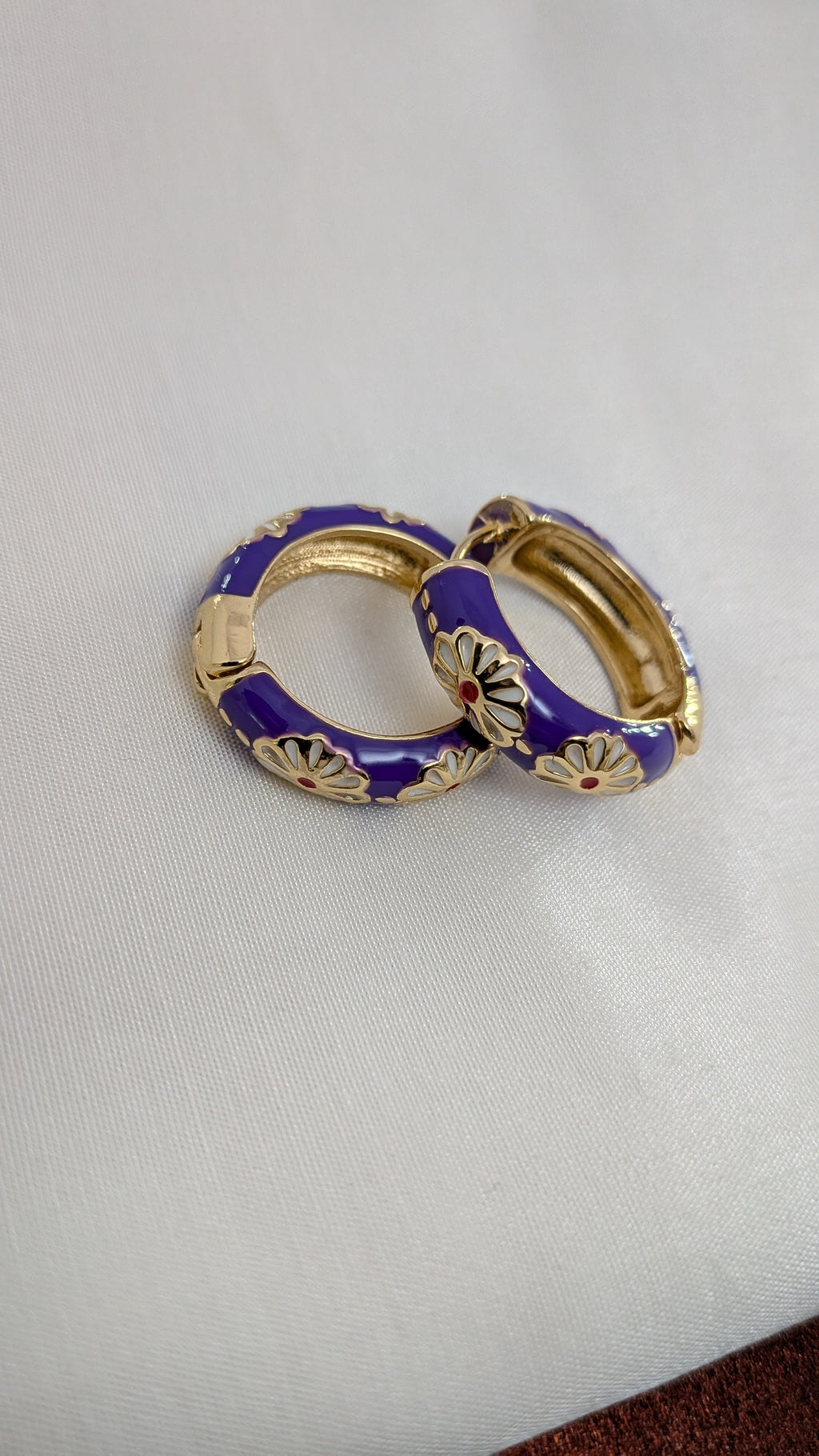 Viola Bloom Huggie Hoops – violet enamel hoops with white daisy and gold details