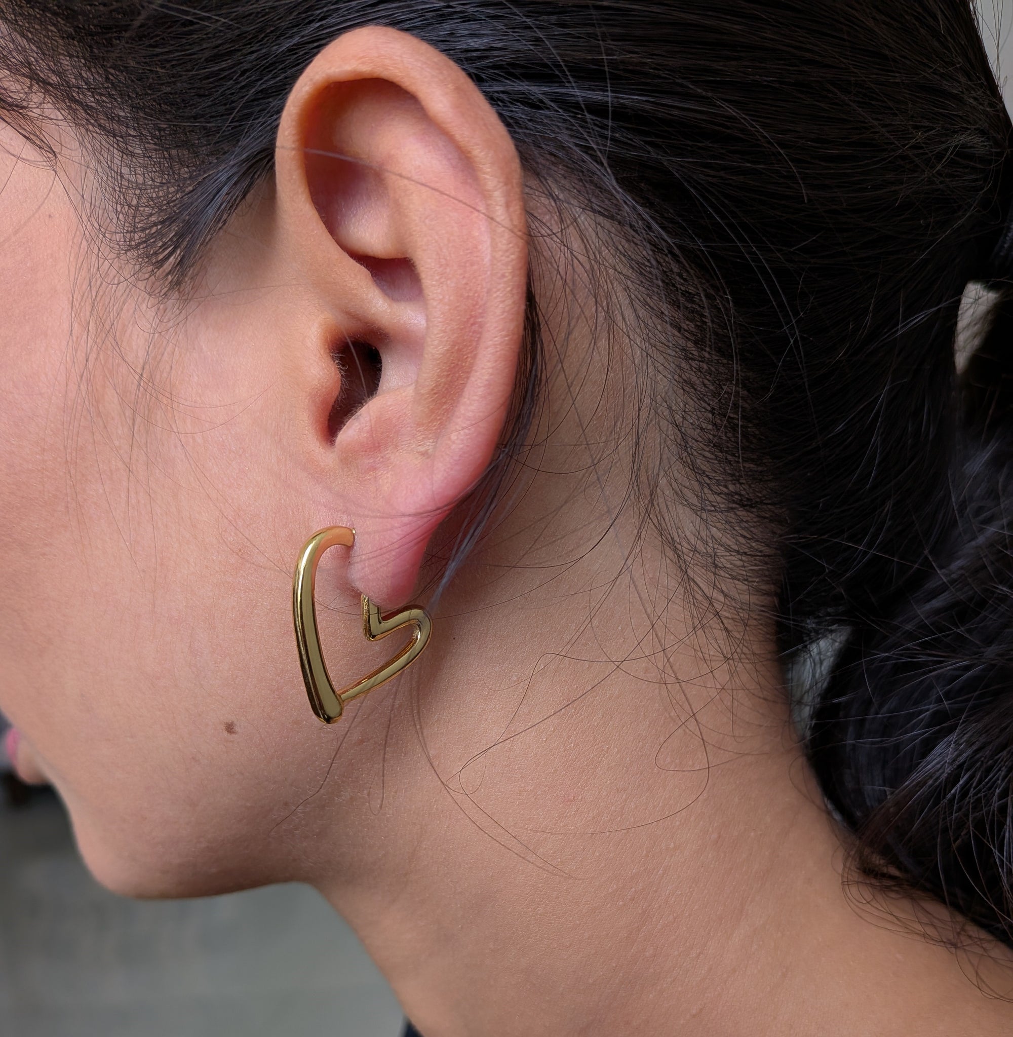 Heartline Gold Wire Hoops – open-frame heart-shaped gold hoops