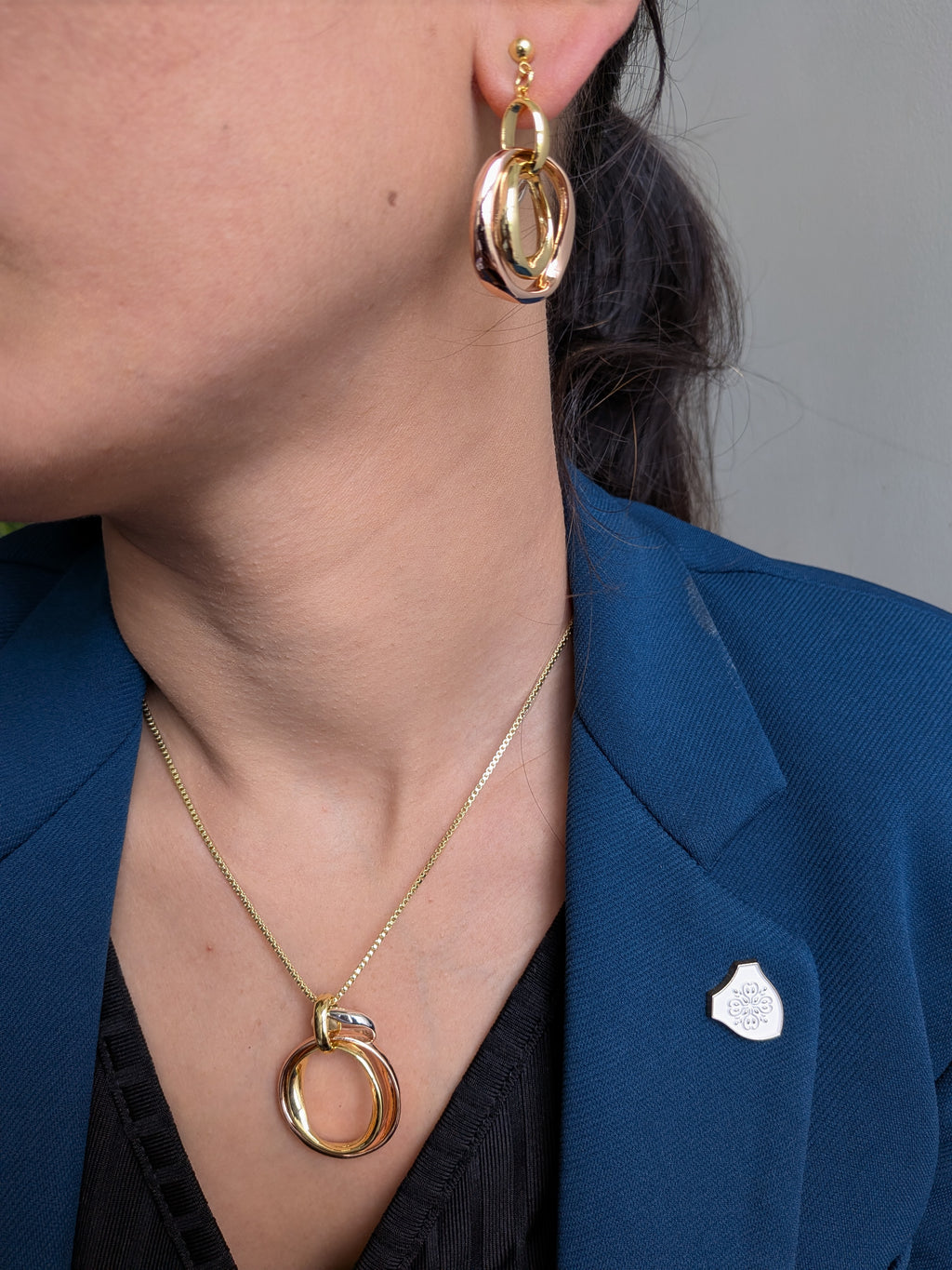 Trinity Loop Pendant Set – interlocking gold, rose gold, and silver rings