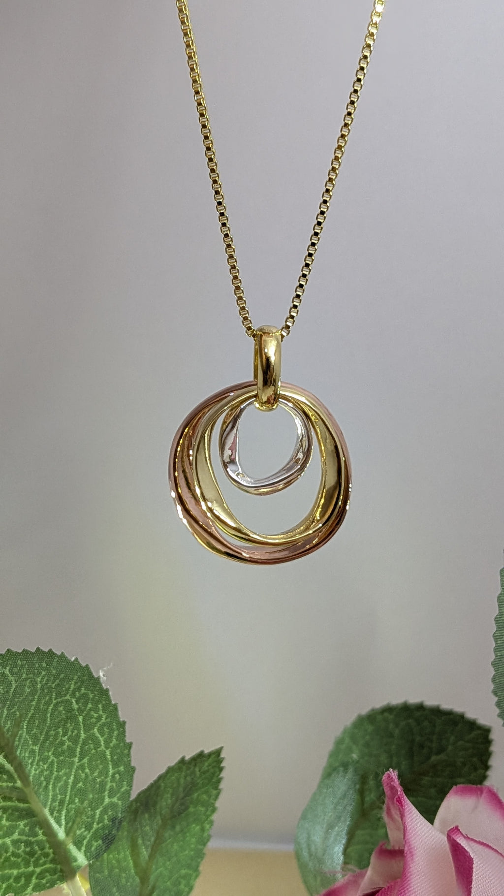 Trinity Loop Pendant Set – interlocking gold, rose gold, and silver rings