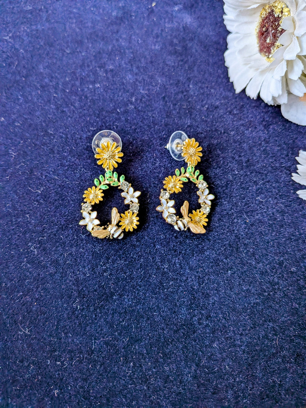 Blossom Buzz Earrings – hoop earrings with yellow daisies, white flowers and bee motifs