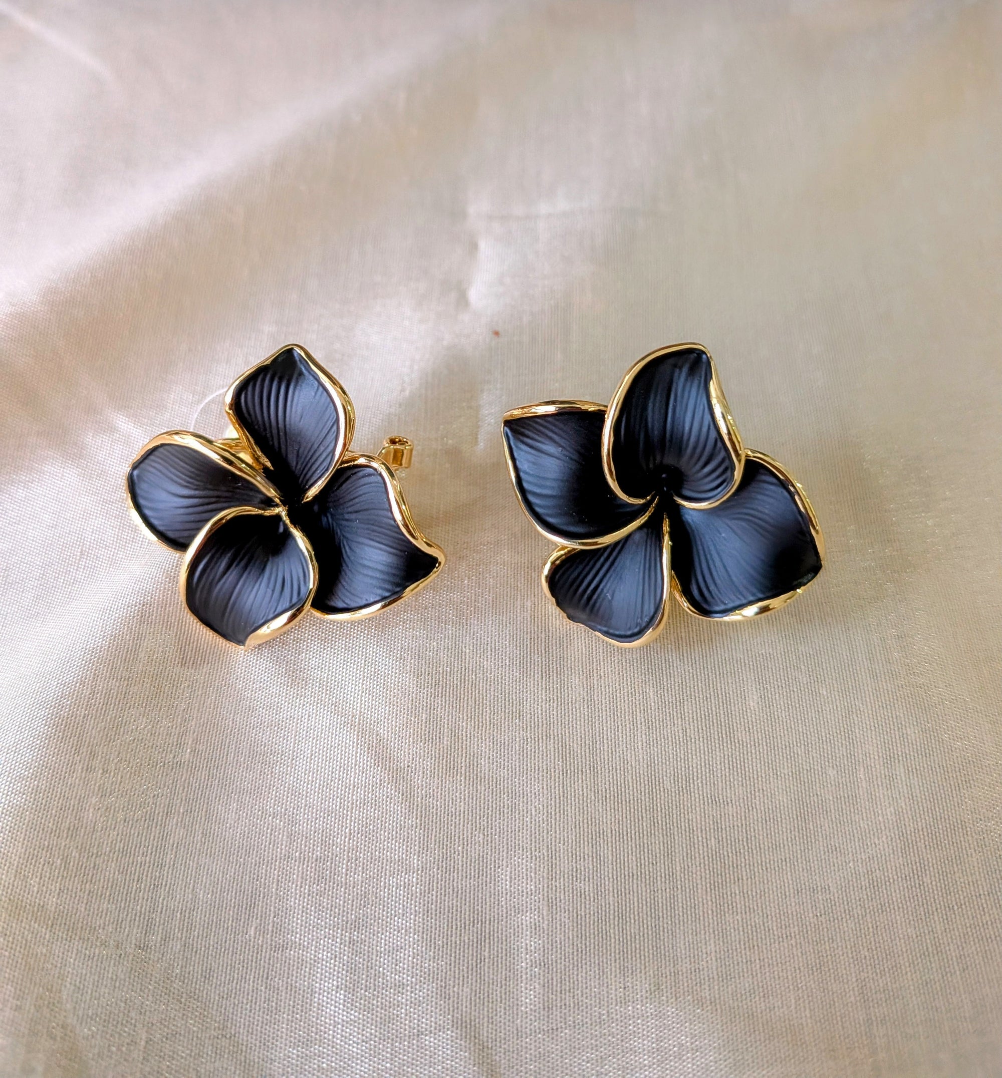 Midnight Bloom Pendant Set – black enamel floral design with gold outline