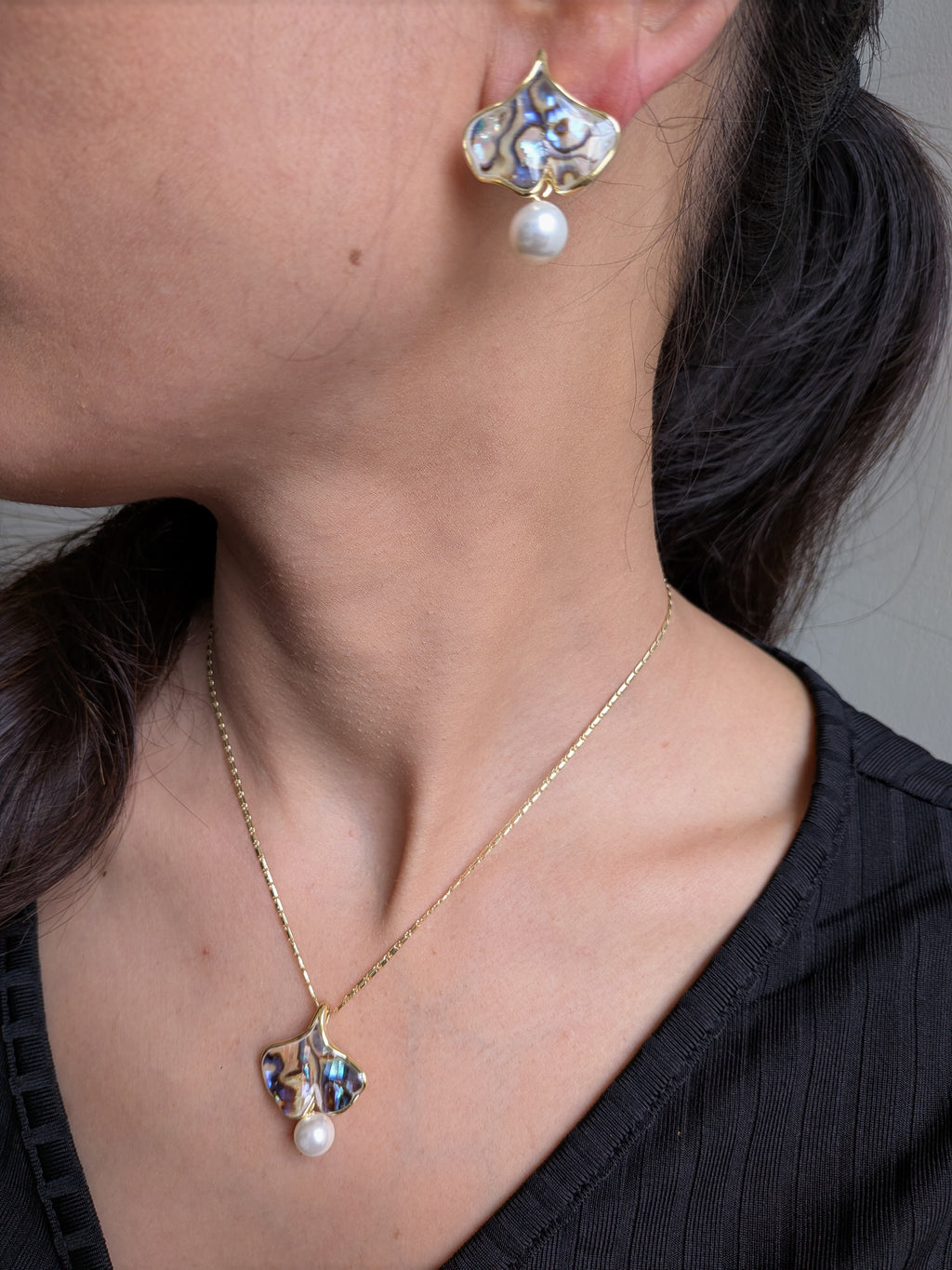 Aurora Shell Pearl Pendant Set – abalone shell inlays with mother-of-pearl drop in gold leaf frame