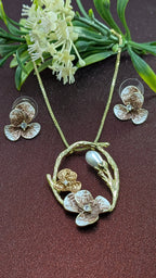 Pearl Tint Bloom Pendant Set – floral pendant with enameled petals and central pearl