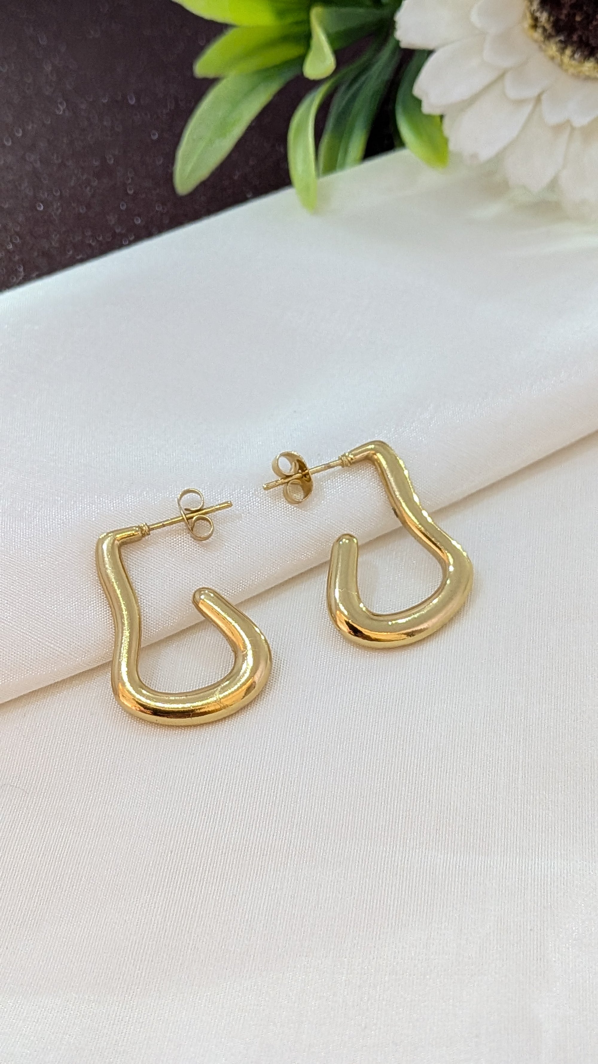 Golden Fluid Curve Earrings