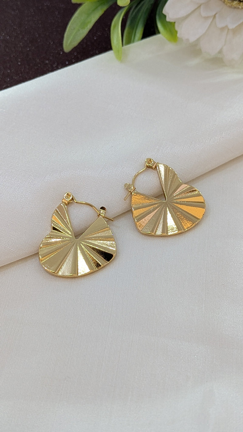 🎁 Golden Starburst Fan Hoop Earrings (100% off)