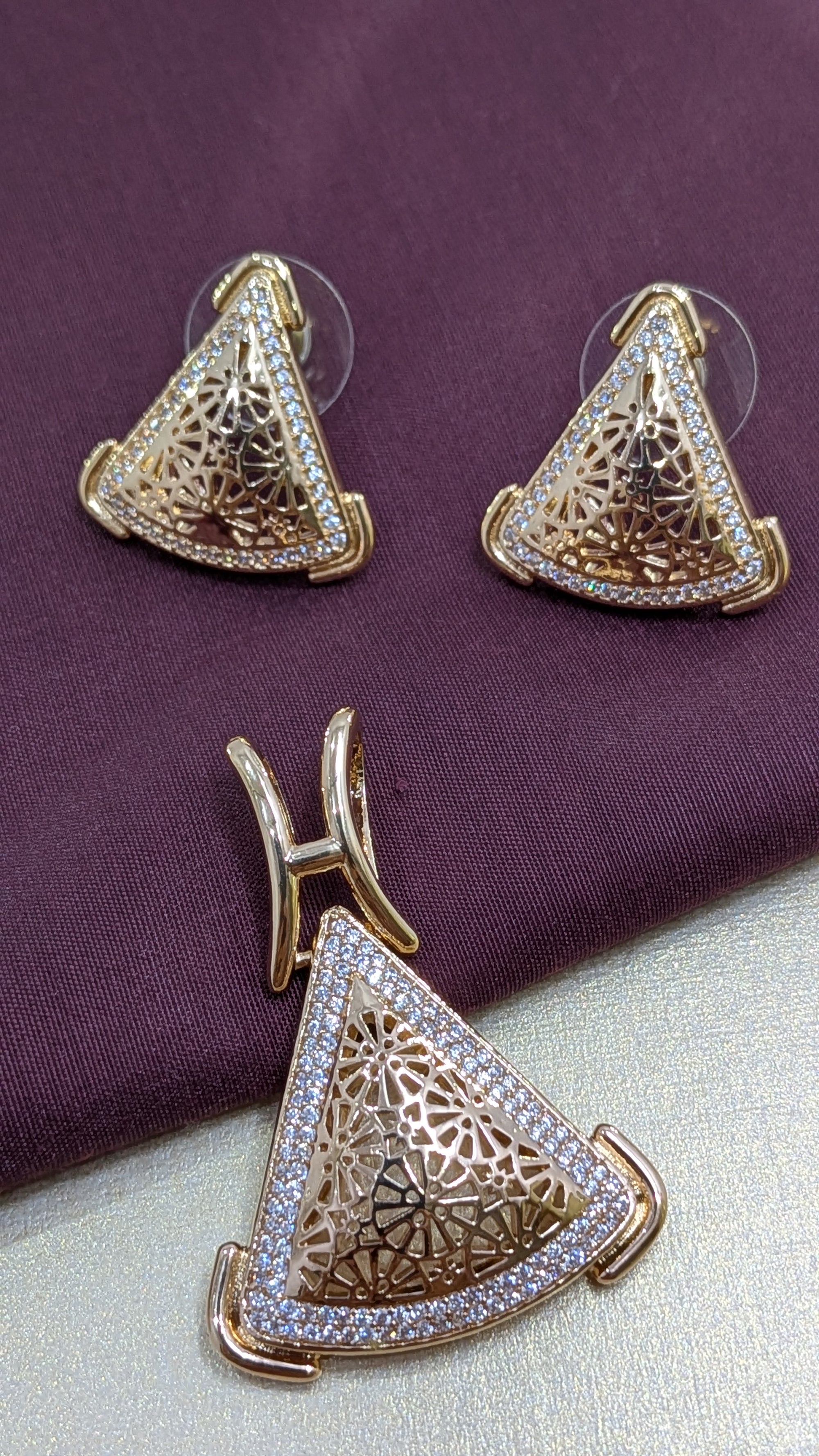 Trika Jharoka  pendant set from TreasureDrum Jewellery