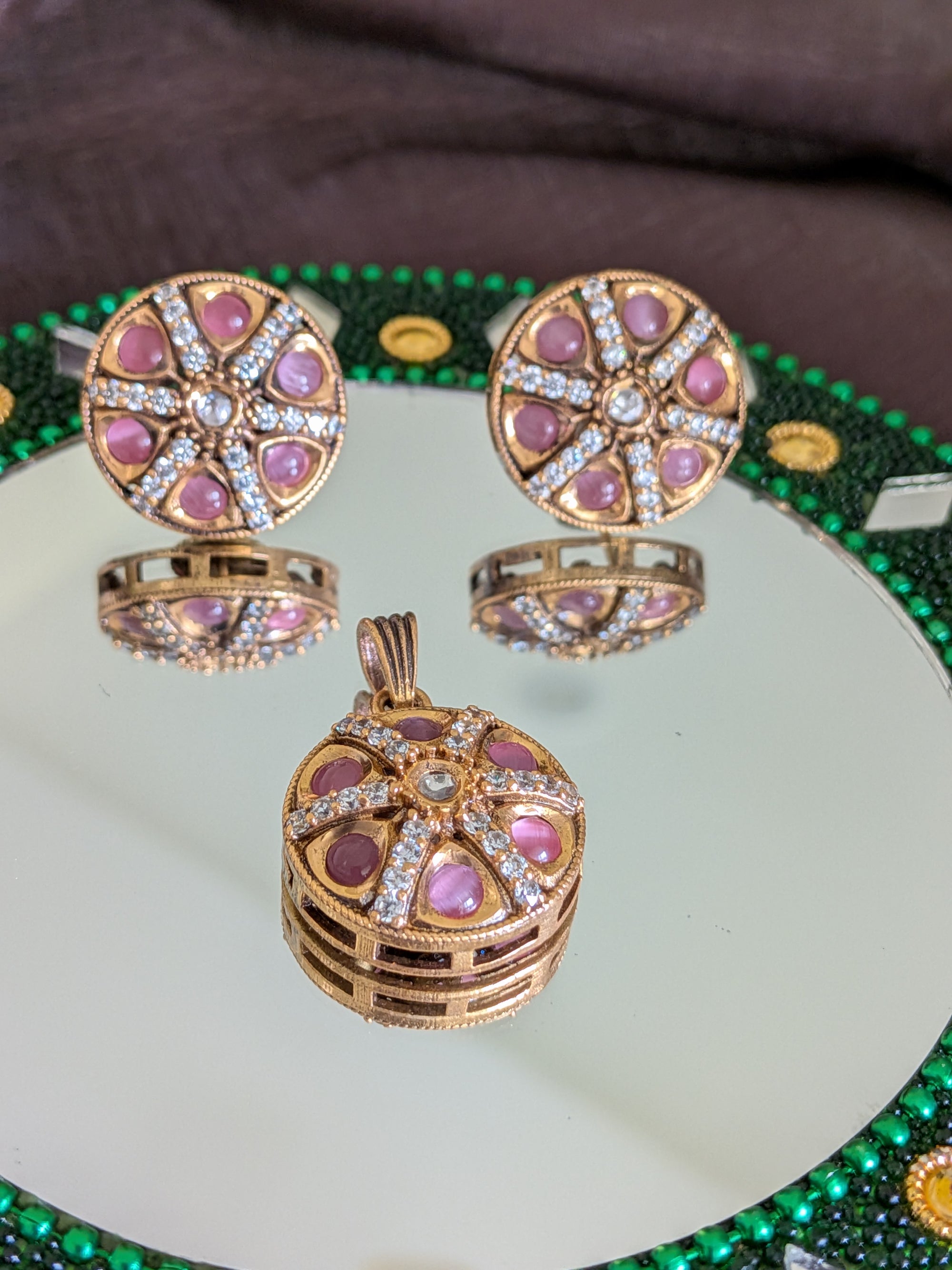 Regal Medallion pendant set from TreasureDrum Jewellery