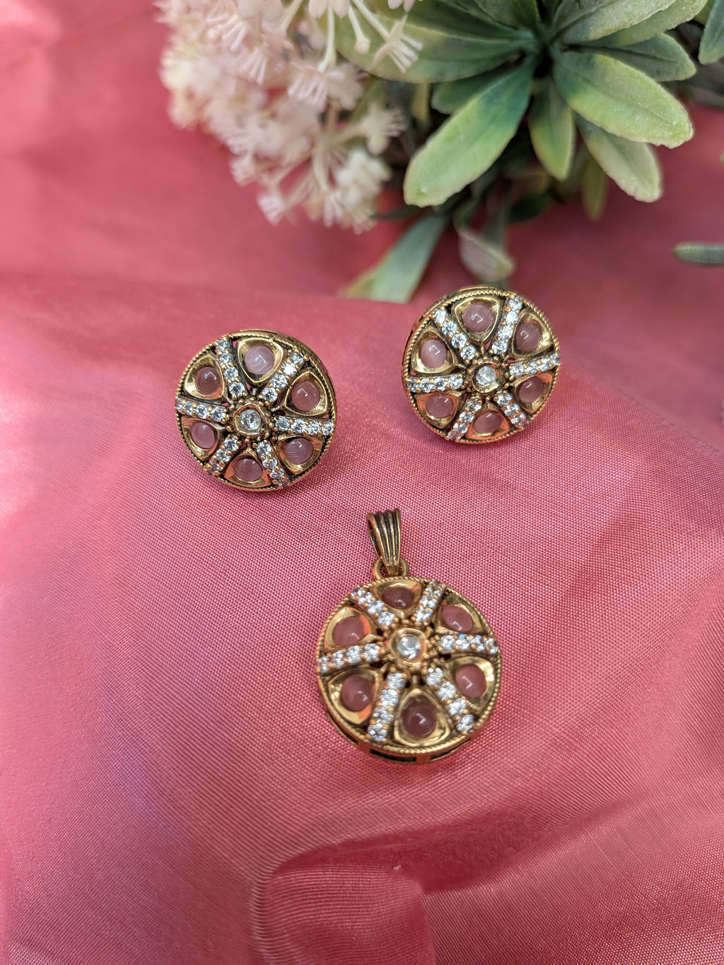 Regal Medallion pendant set from TreasureDrum Jewellery