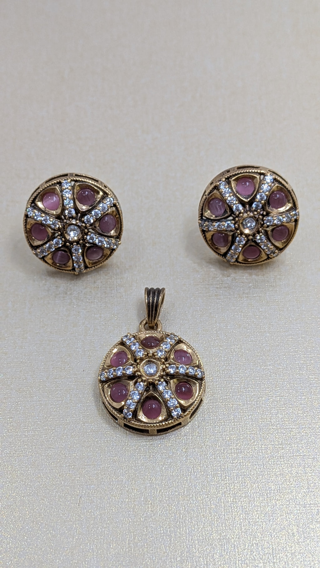 Regal Medallion pendant set from TreasureDrum Jewellery