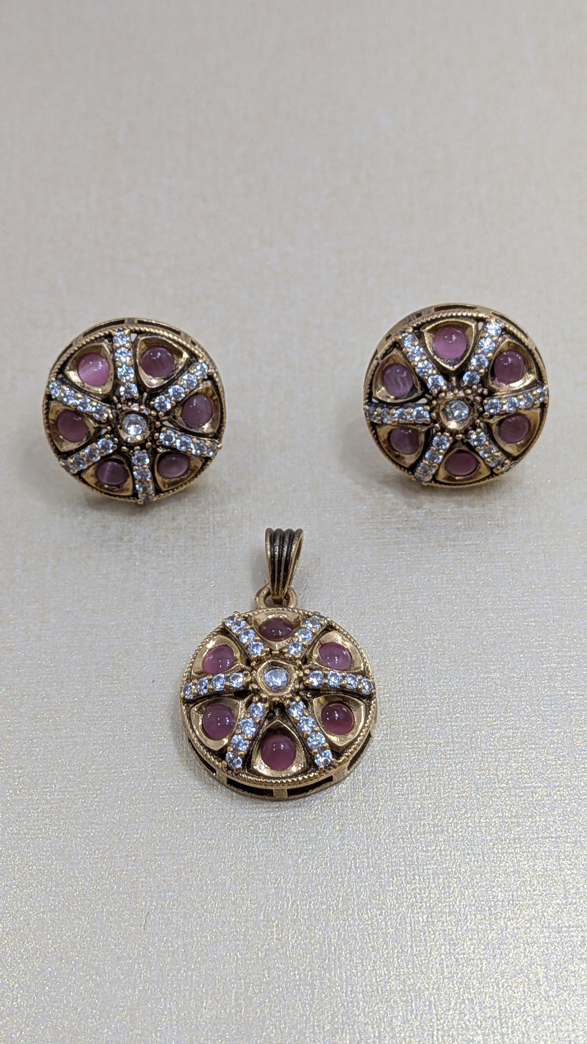 Regal Medallion pendant set from TreasureDrum Jewellery