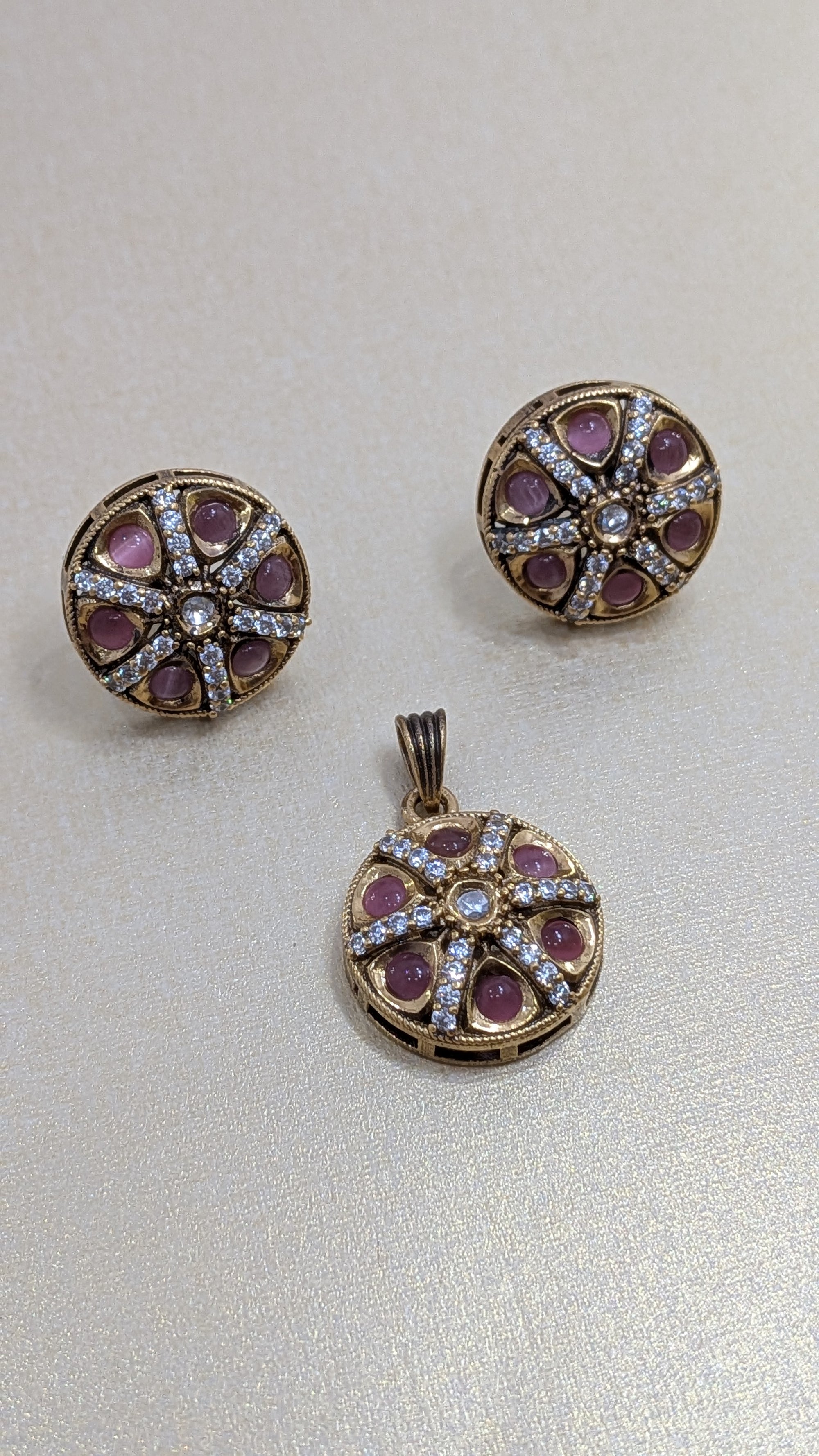 Regal Medallion pendant set from TreasureDrum Jewellery