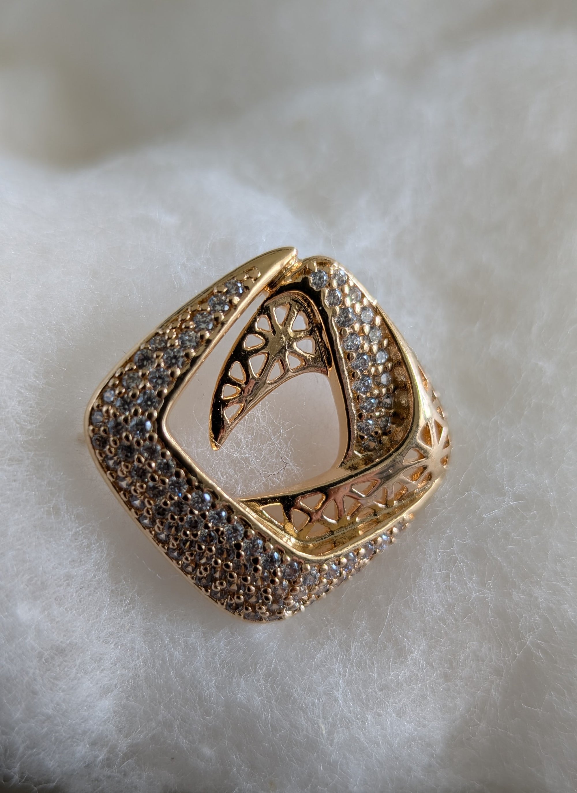 Auraedge Geometric  pendant set from TreasureDrum Jewellery