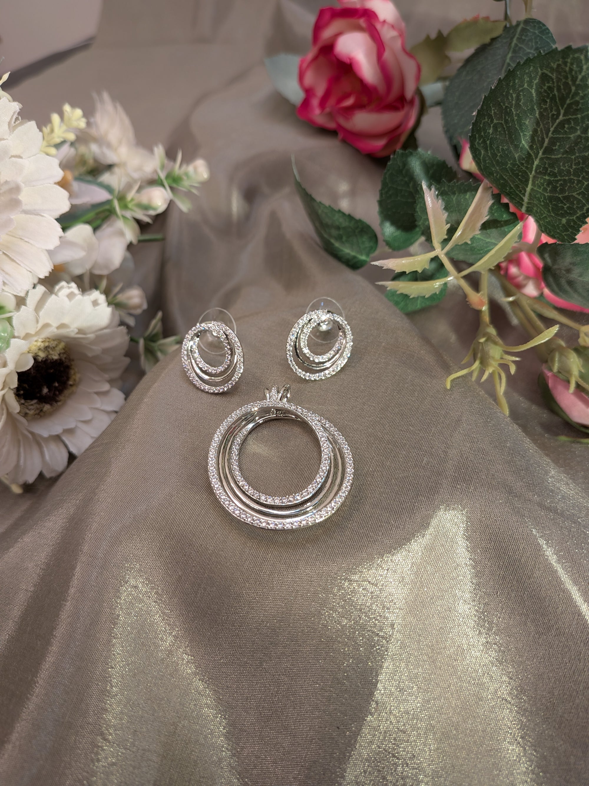 Lustreloops Layered pendant set from TreasureDrum Jewellery