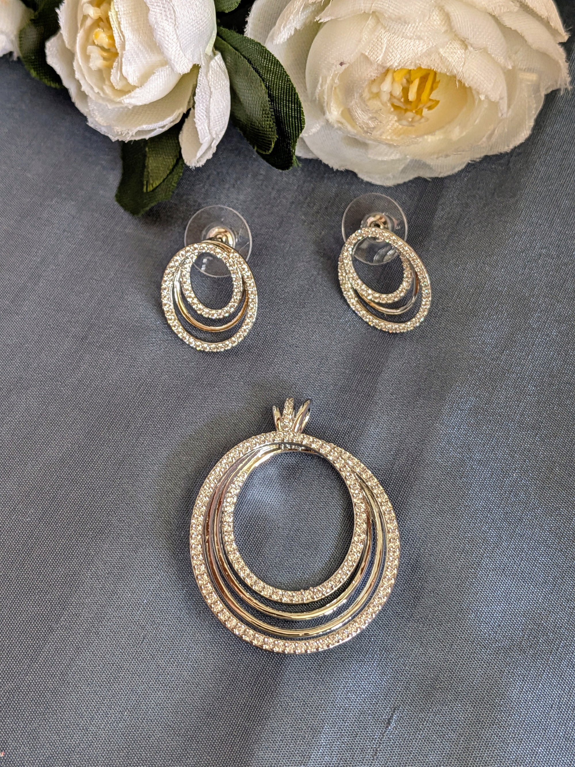 Lustreloops Layered pendant set from TreasureDrum Jewellery