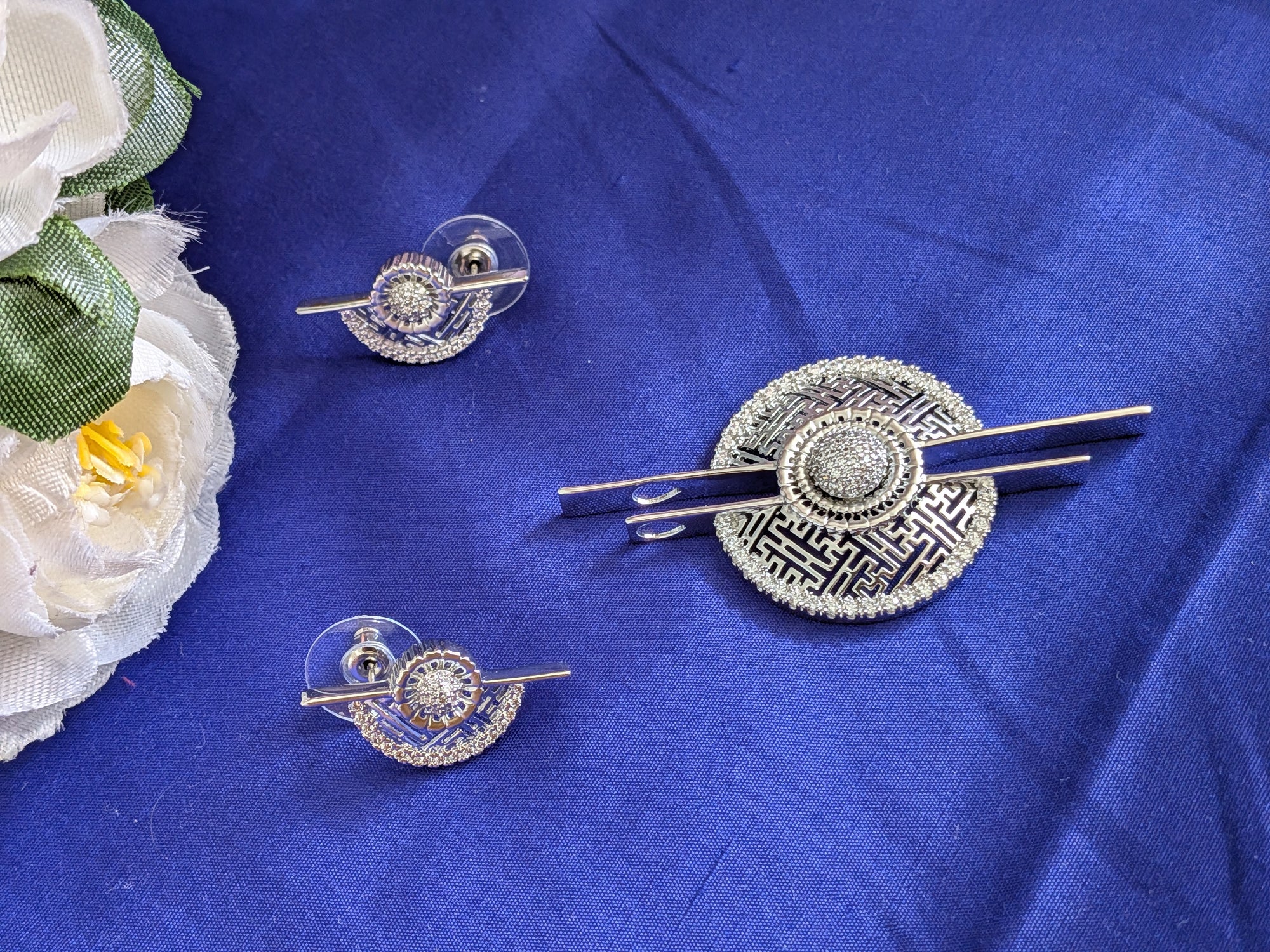 Maze Radiance pendant set from TreasureDrum Jewellery