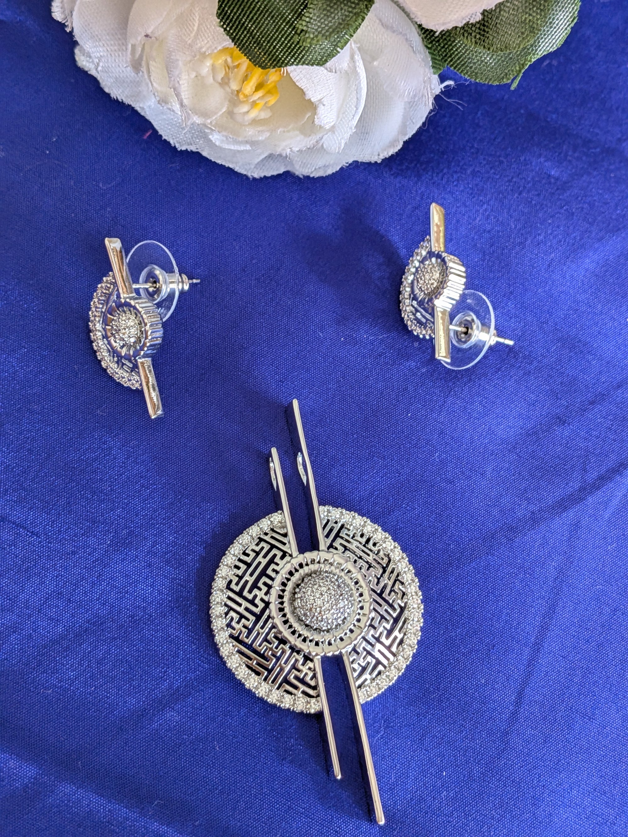 Maze Radiance pendant set from TreasureDrum Jewellery