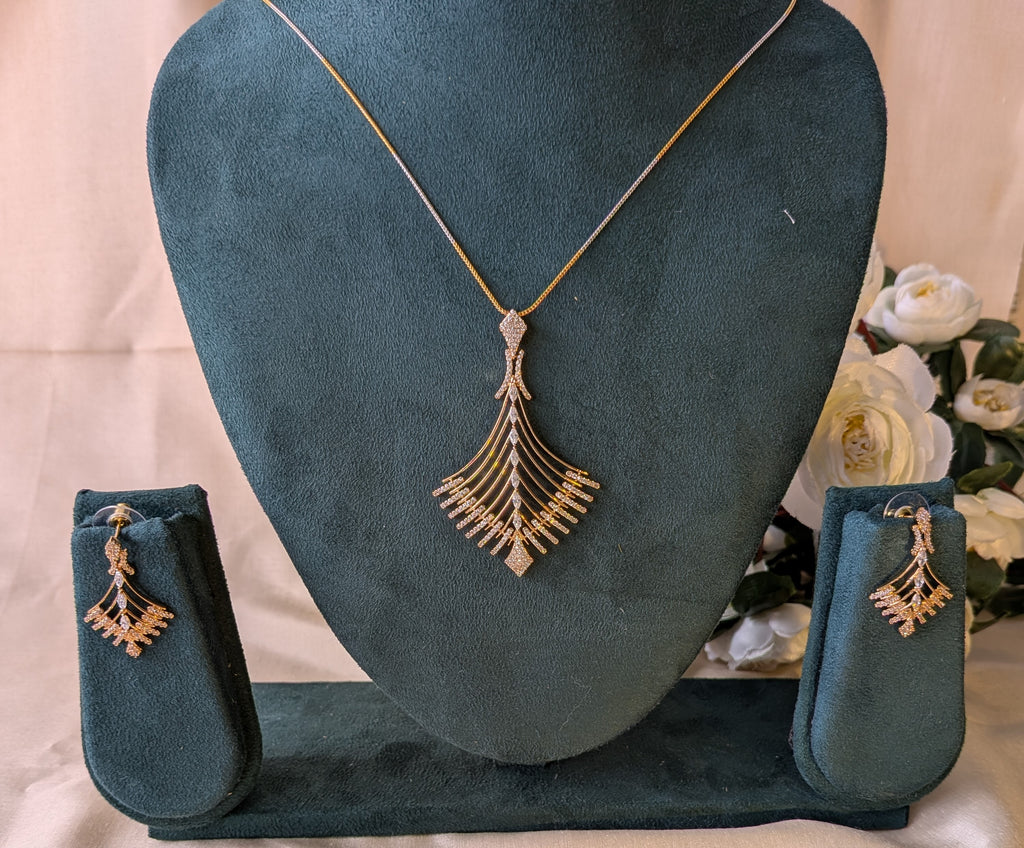 Gilded Fanfall  pendant set from TreasureDrum Jewellery
