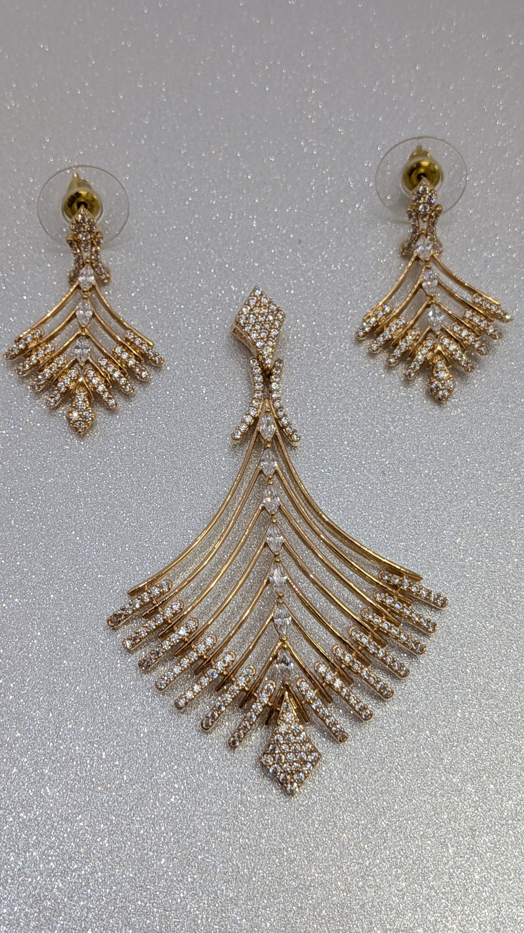 Gilded Fanfall  pendant set from TreasureDrum Jewellery