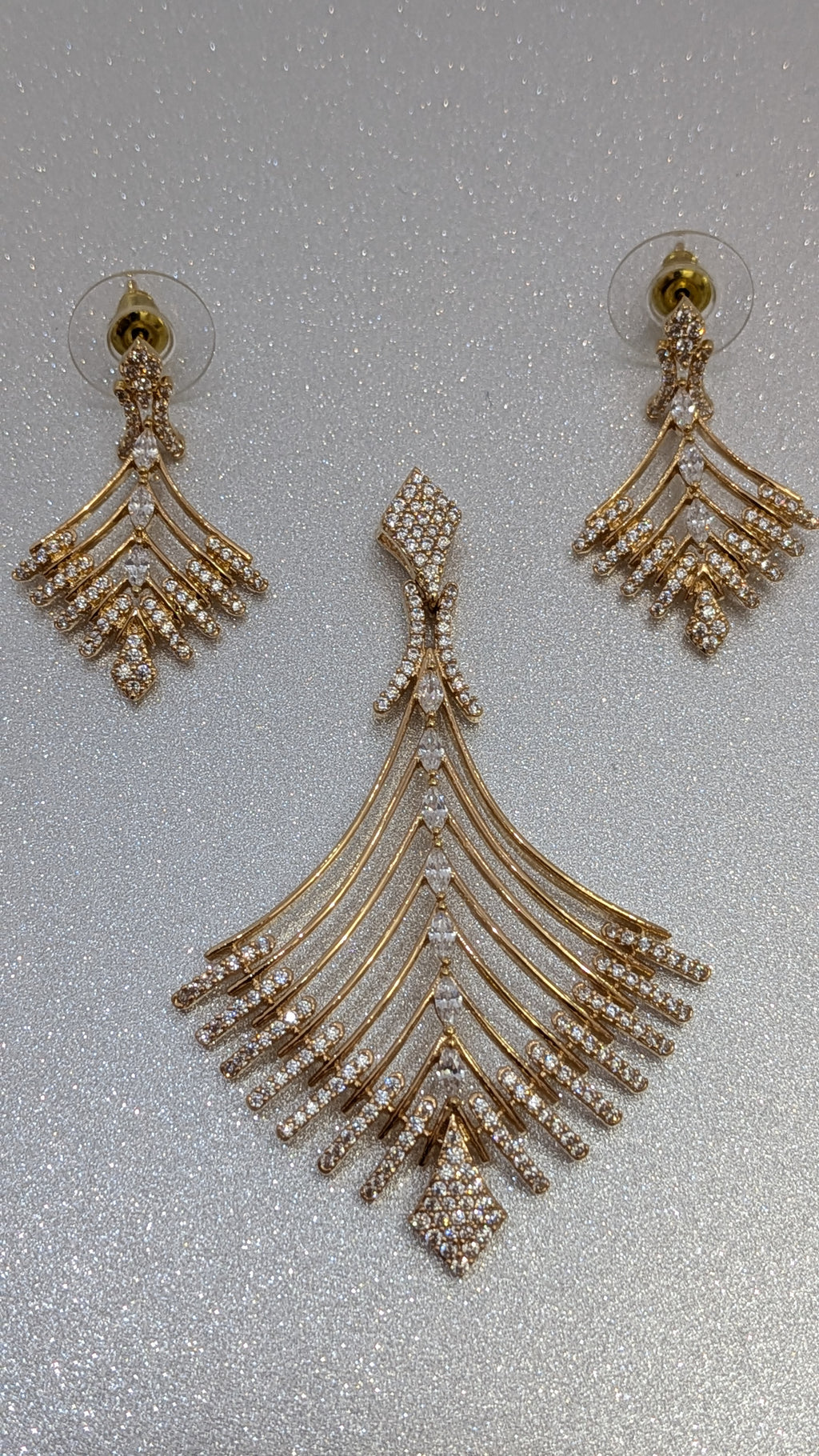 Gilded Fanfall  pendant set from TreasureDrum Jewellery