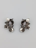 Vintage Noir Pearl Bloom Earrings